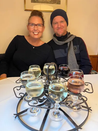 My guests Christine and Seann taste different wines in the Palatinate wine-growing region.